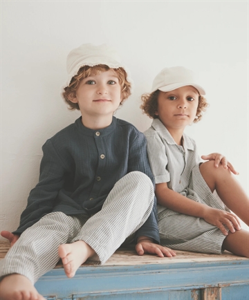 Huttelihut Skjorte - Kortærmet YD-Stripe - GOTS - Bering Sea - med blå og hvide striber