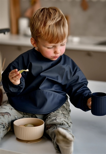 Mikk-Line hagesmæk med ærmer - PU - Blue Nights i blå