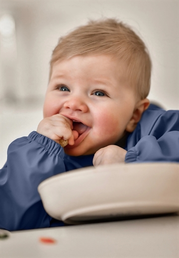 Mikk-Line hagesmæk med ærmer - PU - Blue Nights i blå