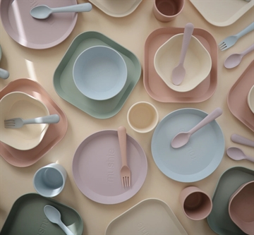 Mushie Spisesæt - Firkantet - Blush - børneservice bestående af tallerken, skål og kop