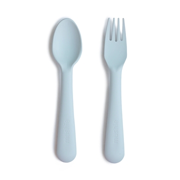 Mushie bestik - ske & gaffel - Powder Blue i støvet blå