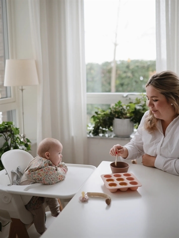 Mushie frysebakke til babymad - Blush