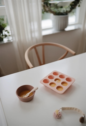 Mushie frysebakke til babymad - Blush