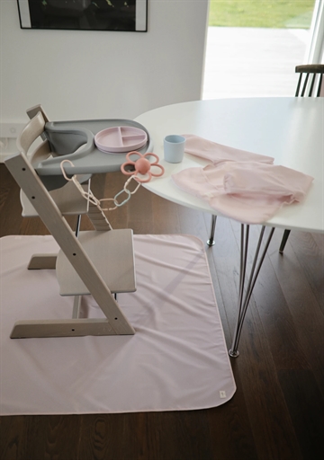 Mushie stoleunderlag - Underlag til højstol - Blush - i rosa