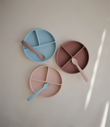 Mushie tallerken med sugekop - Powder Blue i blå