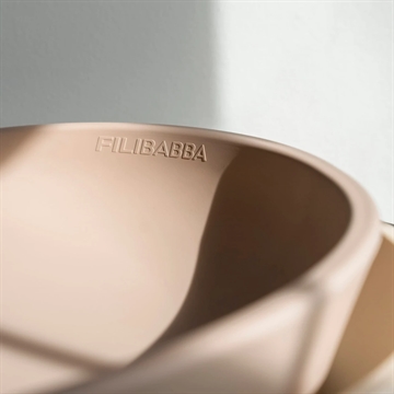 Filibabba Bobbie 2.0 puslepude i farven Beige – blød skumpuslepude med sikkerhedskanter og vandafvisende overflade.