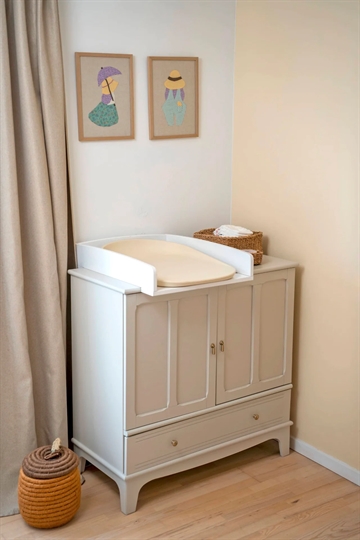 Filibabba Bobbie 2.0 puslepude i farven Cream – ergonomisk skumpuslepude med forhøjede sikkerhedskanter.