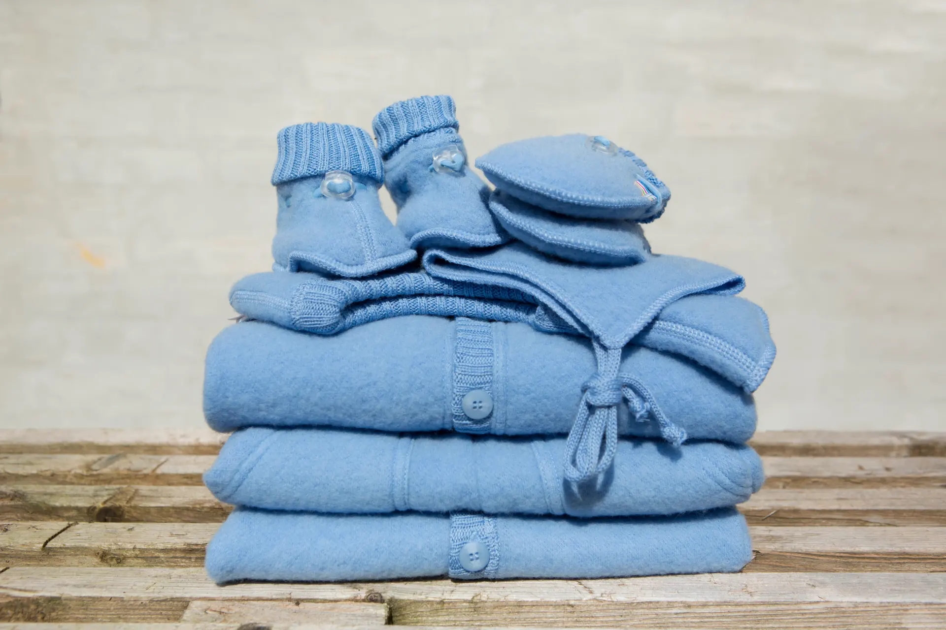 Luft uldtøjet og vask det kun når det er strengt nødvendigt